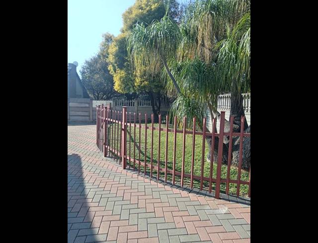 3 BEDROOM HOUSE FOR SALE IN PRETORIA GARDENS